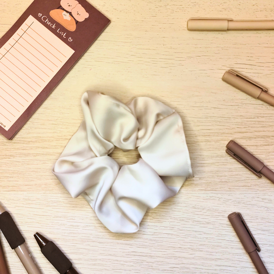Scrunchie Satin white 🤍